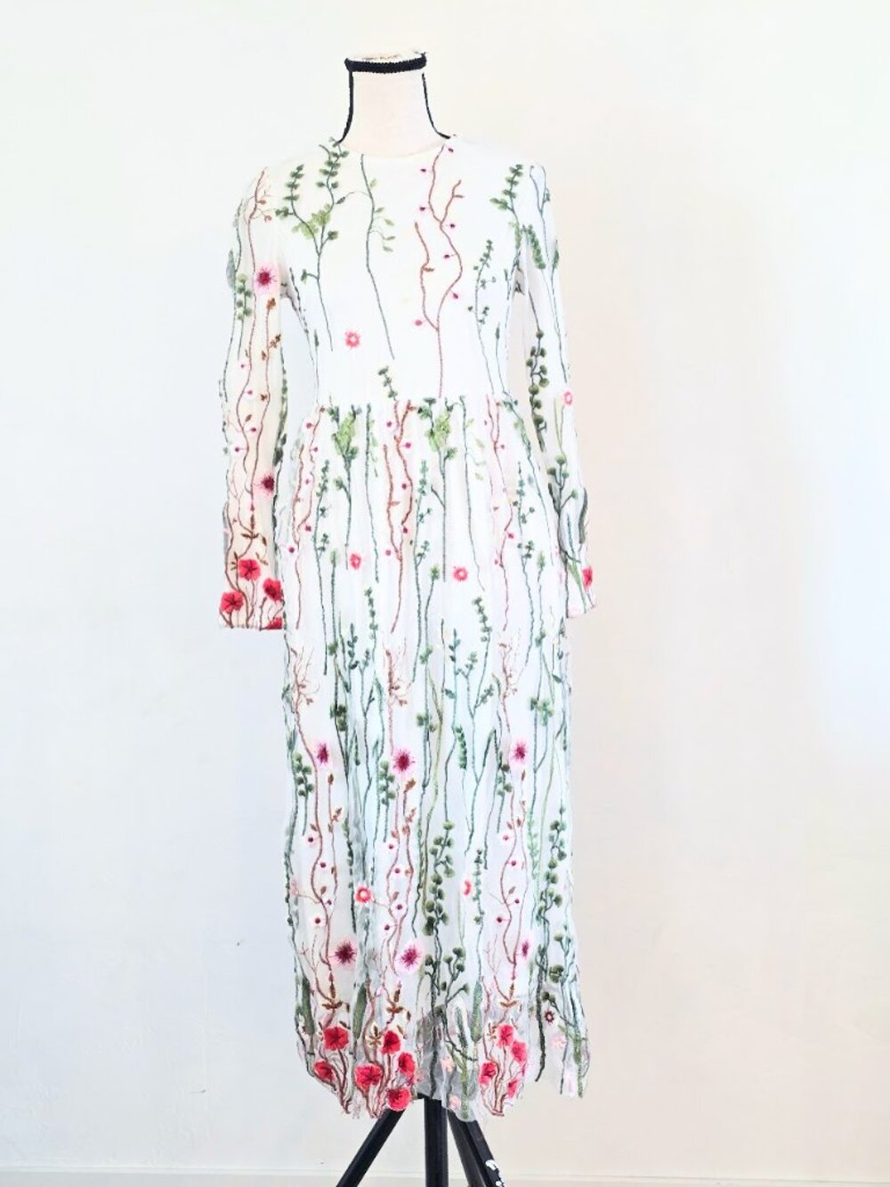 Ivy City Co. Wildflower Embroidered Maxi Dress Size Small